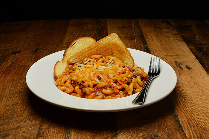 Goulash with two slices of toast